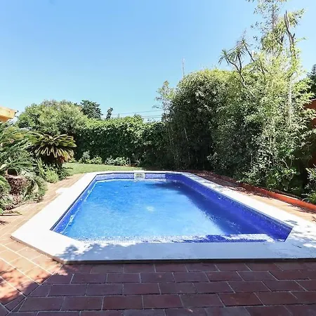 Bunga - Beautiful With Swimming Pool