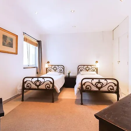 Bunga - Beautiful With Swimming Pool Apartment