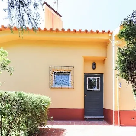 Apartment Bunga - Beautiful With Swimming Pool