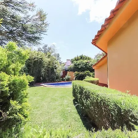 Bunga - Beautiful With Swimming Pool Апартаменты *